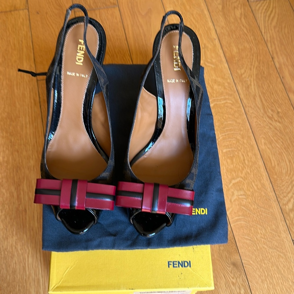 Fendi authentic leather heels. New.